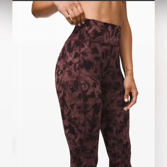 Lululemon In Movement Tight 25" *Everlux Size 4 - Picture 3 of 6